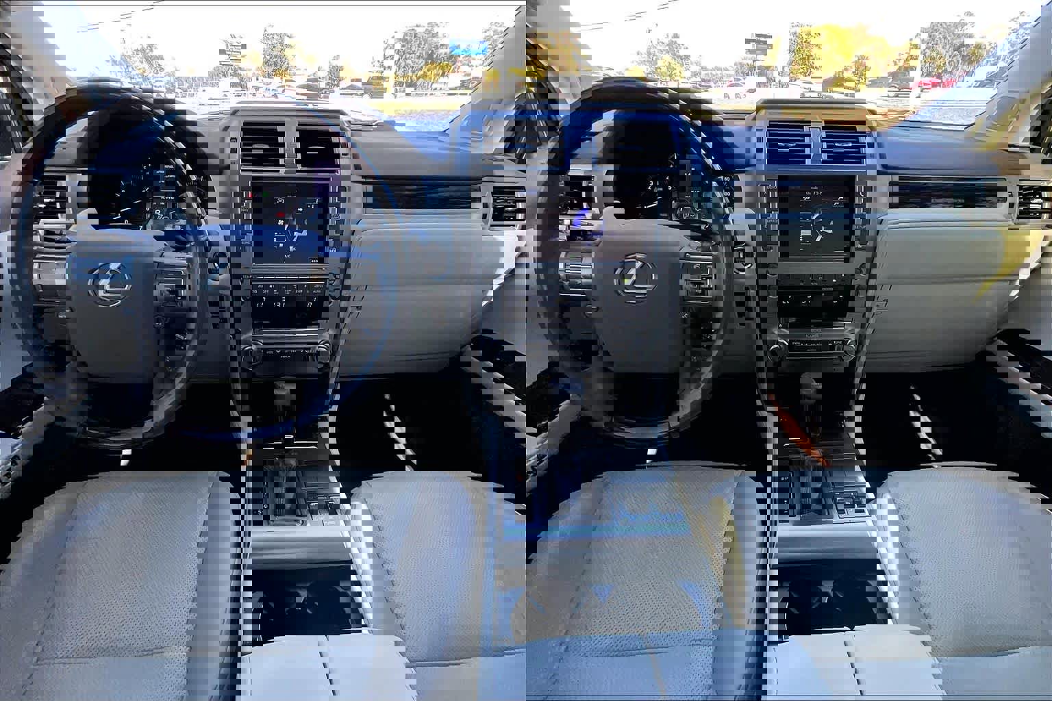 Used 2018 Lexus GX 460 Premium w/ Premium Package image 16