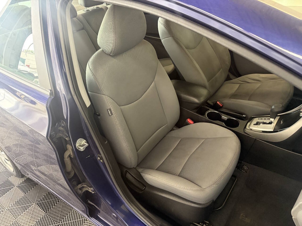 Used 2011 Hyundai Elantra GLS FWD image 21