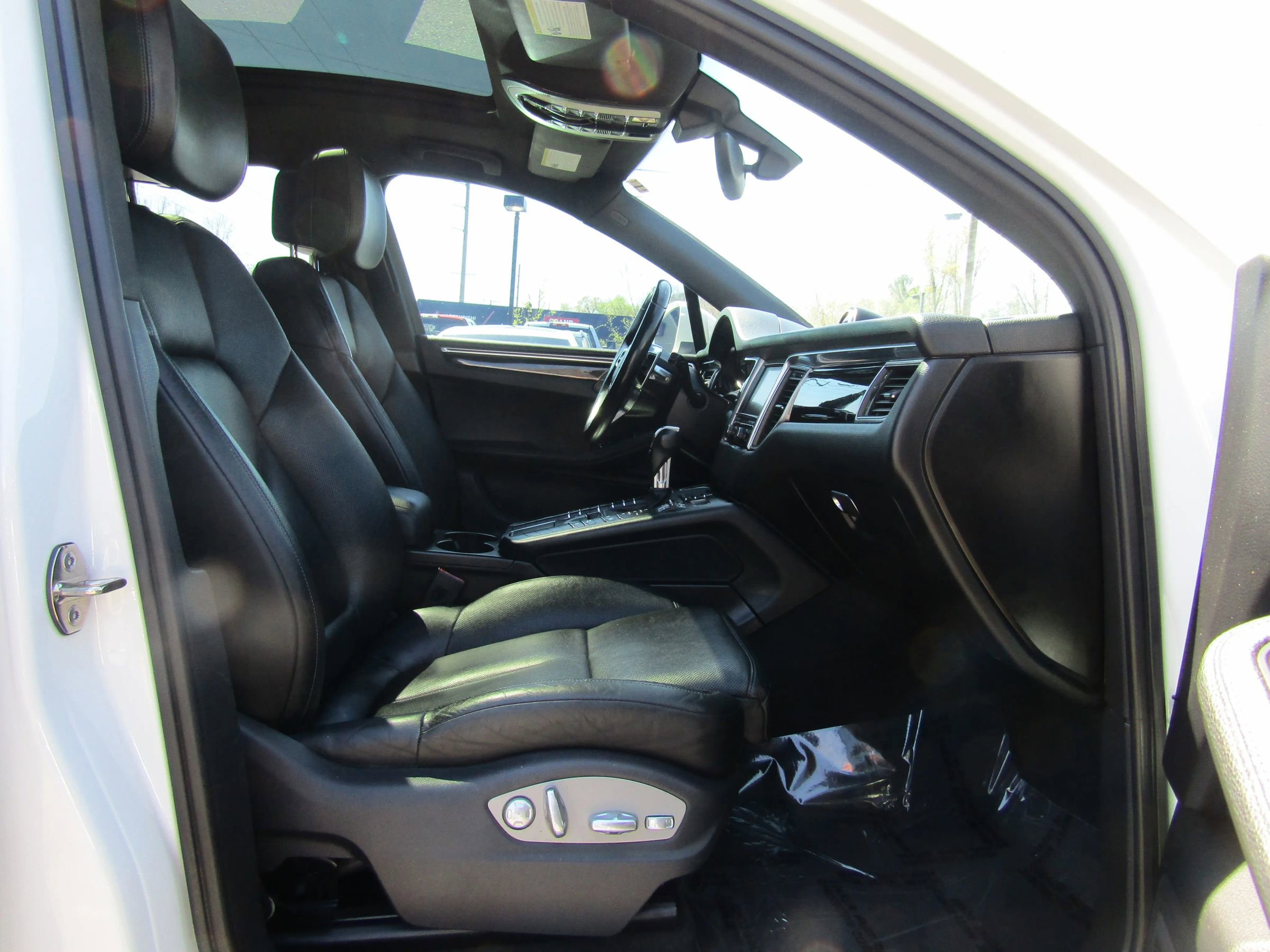 Used 2015 Porsche Macan S w/ Premium Package Plus image 15
