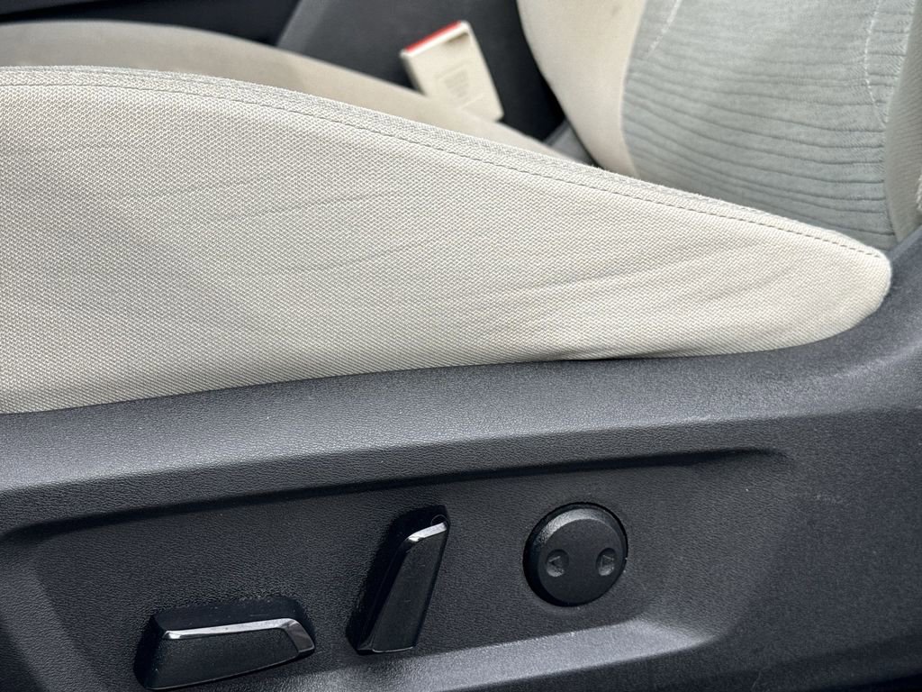 Used 2023 Nissan Rogue SV image 14