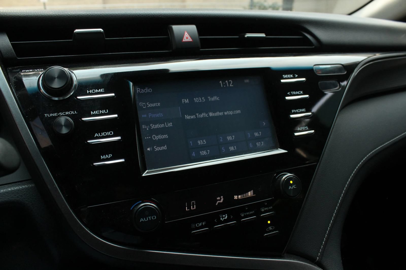 Used 2019 Toyota Camry SE FWD image 25