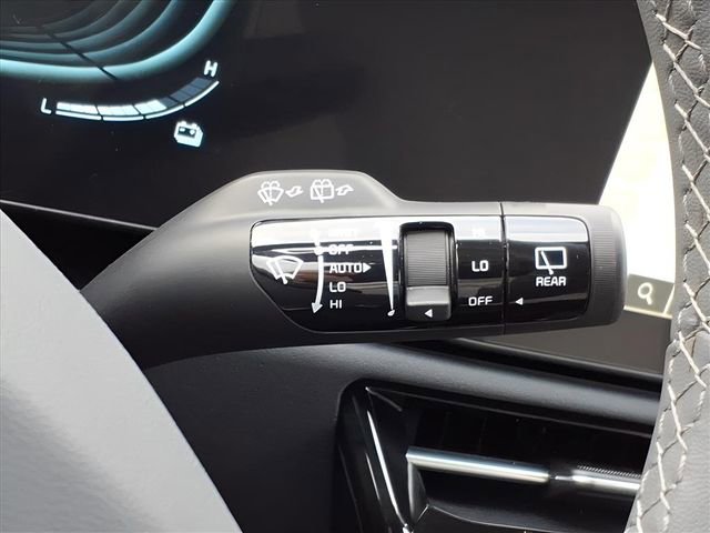 Used 2024 Kia Niro EX image 31