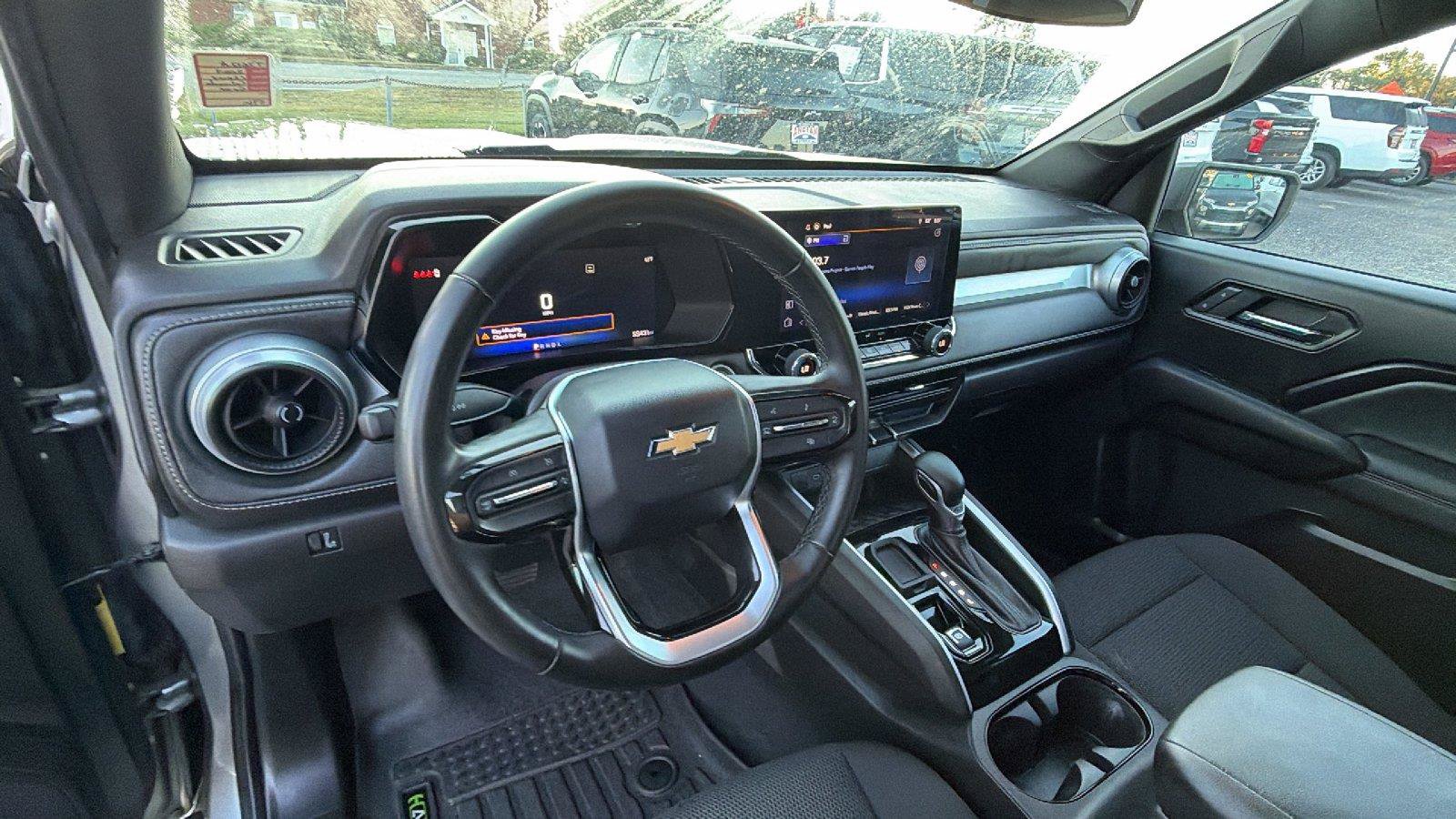 Used 2024 Chevrolet Colorado LT w/ LT Convenience Package RWD image 3
