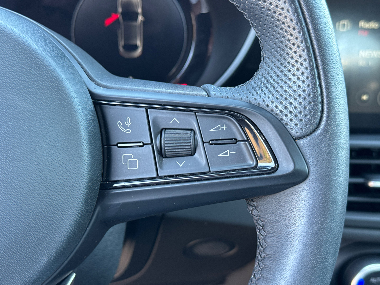 Used 2024 Alfa Romeo Giulia Ti image 19