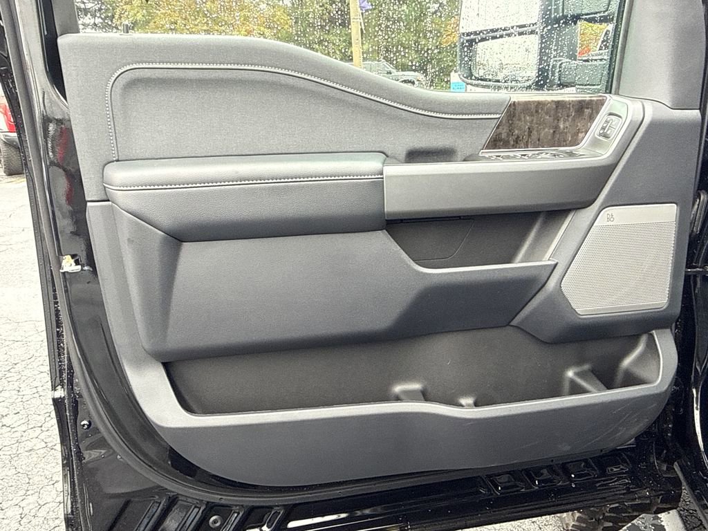 New 2026 Ford F250 Lariat w/ Black Appearance Package image 10