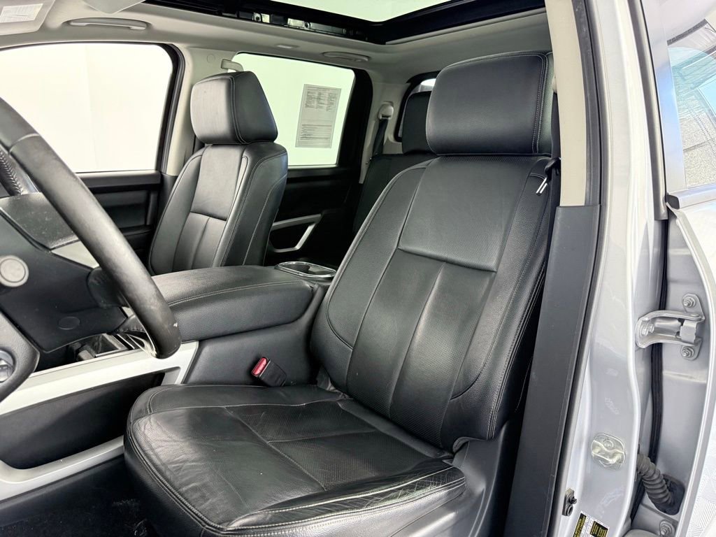 Used 2020 Nissan Titan SL w/ Moonroof Package image 11