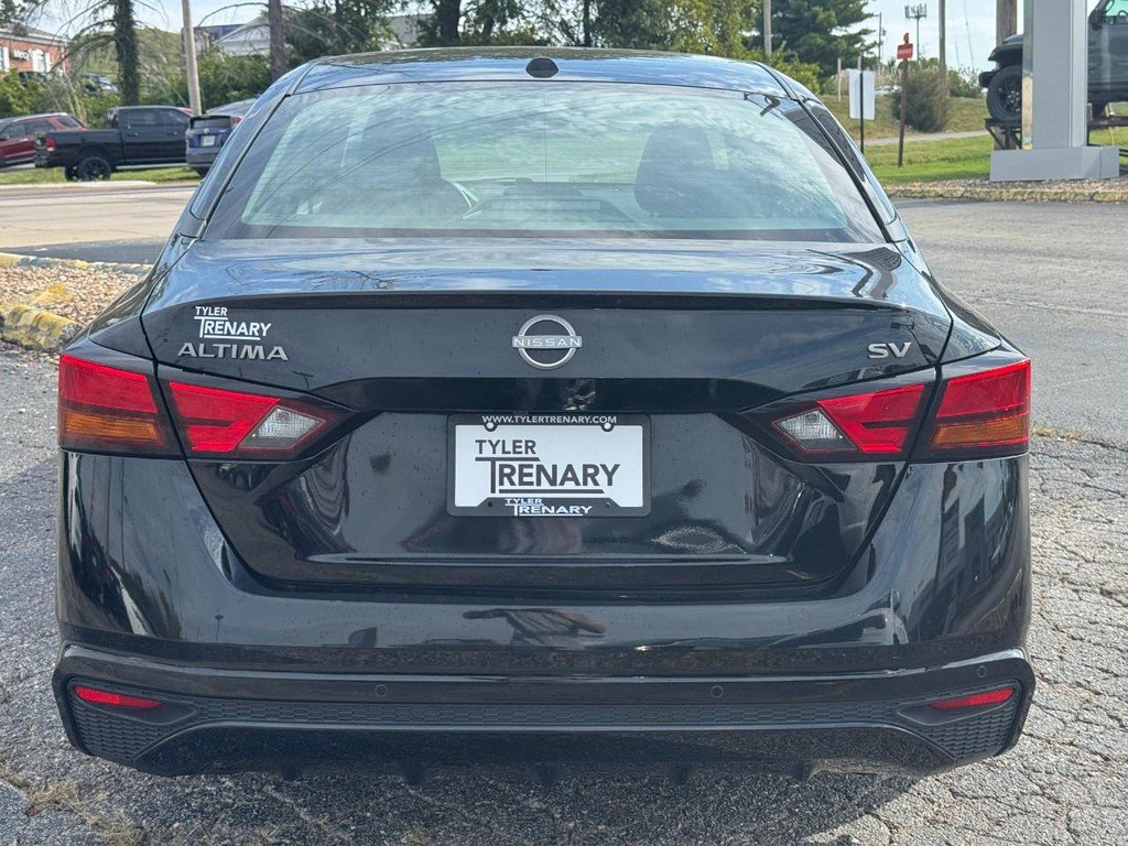 Used 2024 Nissan Altima 2.5 SV FWD image 4