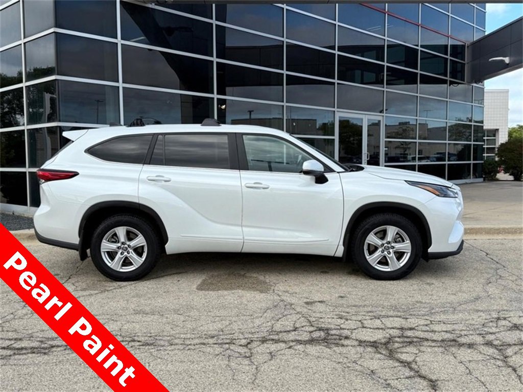 Used 2023 Toyota Highlander L image 2