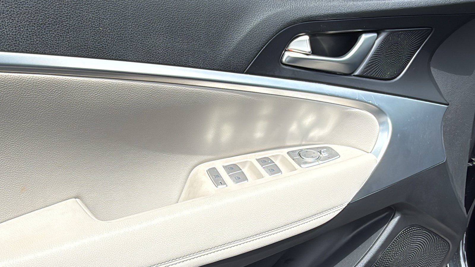 Used 2023 Genesis G70 2.0T RWD image 11