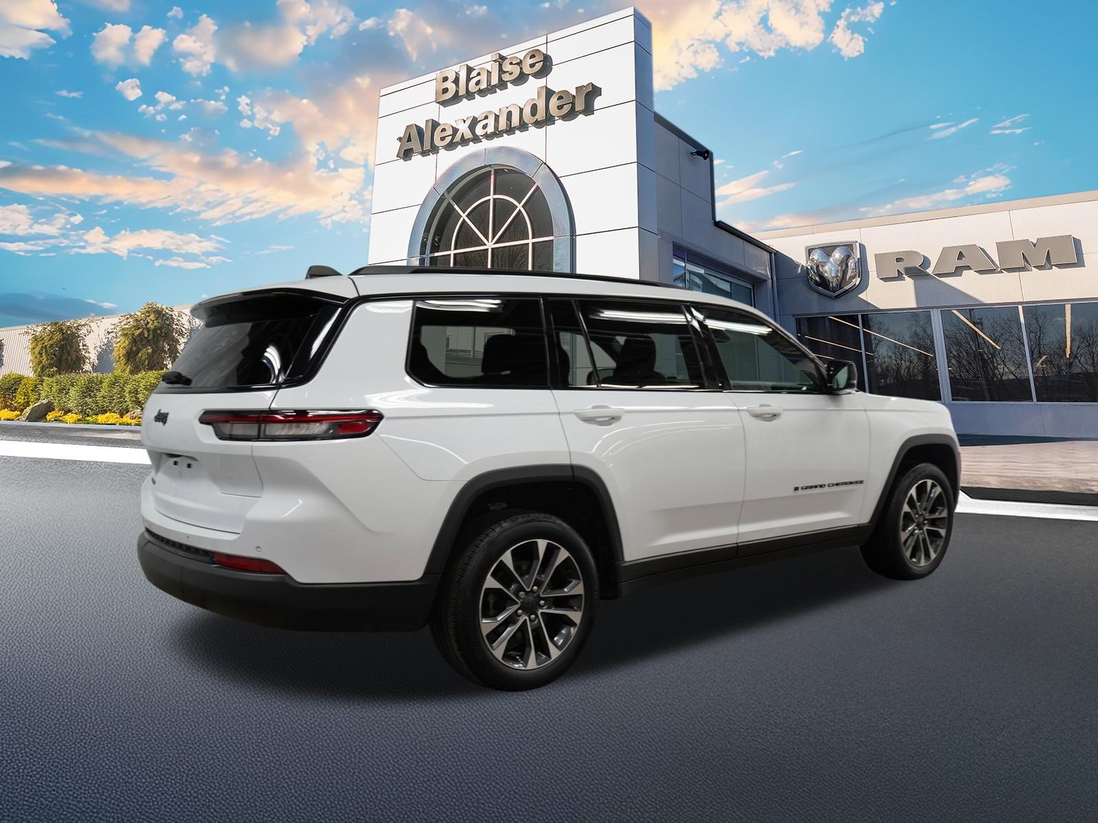 Certified 2023 Jeep Grand Cherokee L Laredo image 3