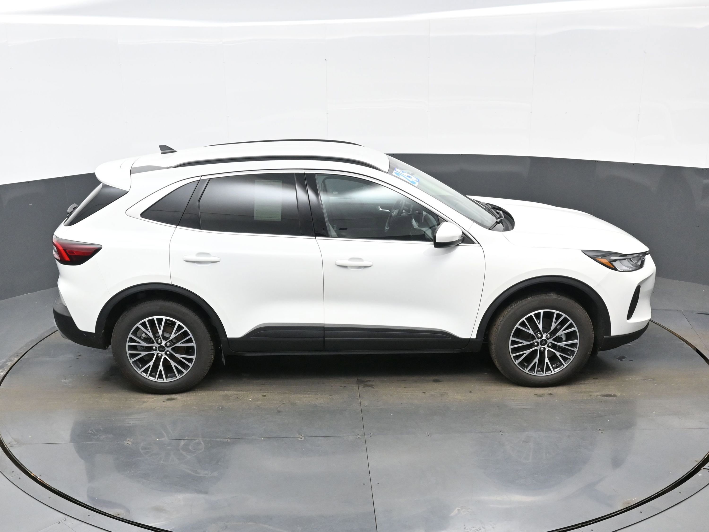 Used 2025 Ford Escape SE image 37