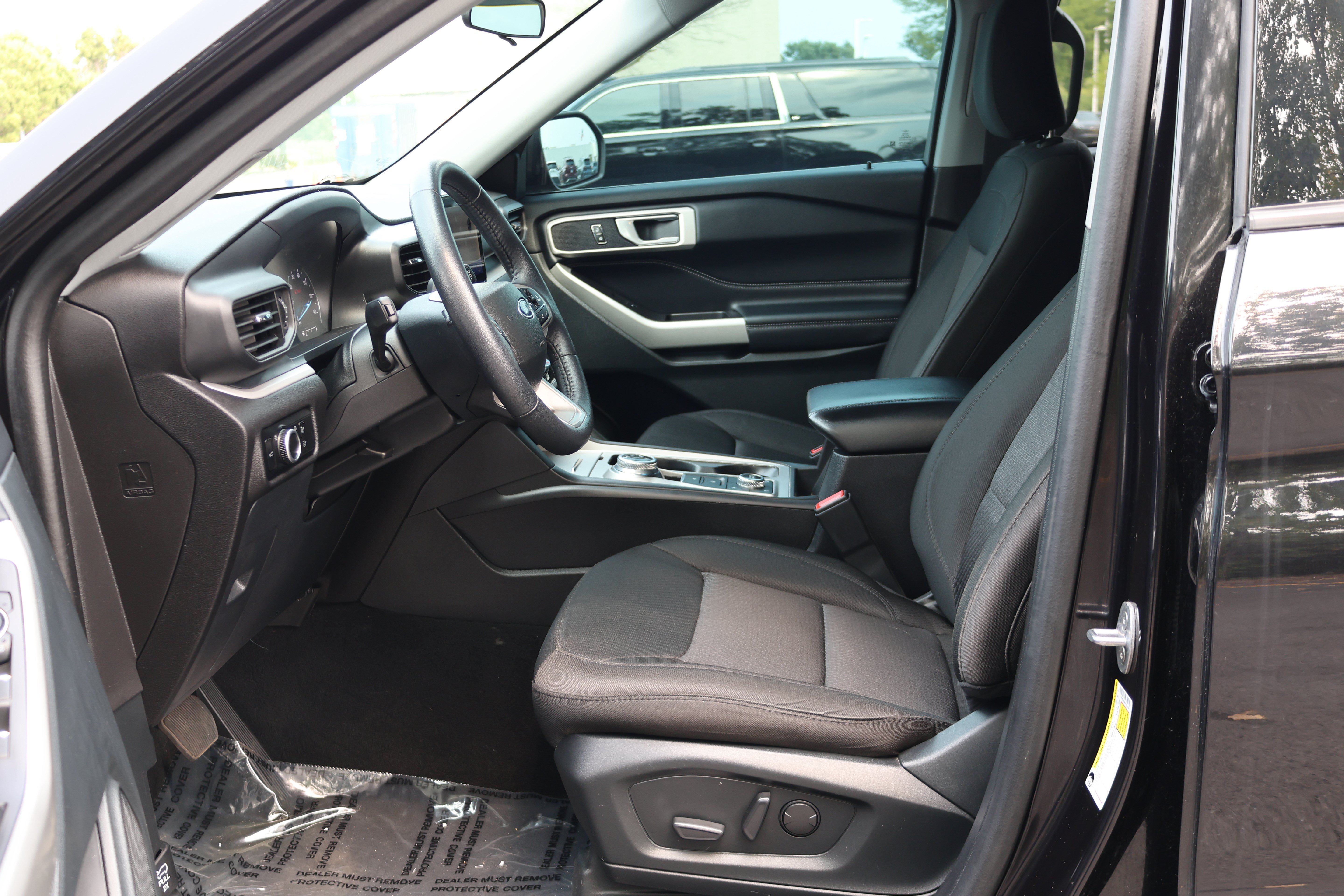 Used 2023 Ford Explorer XLT AWD/4WD image 26