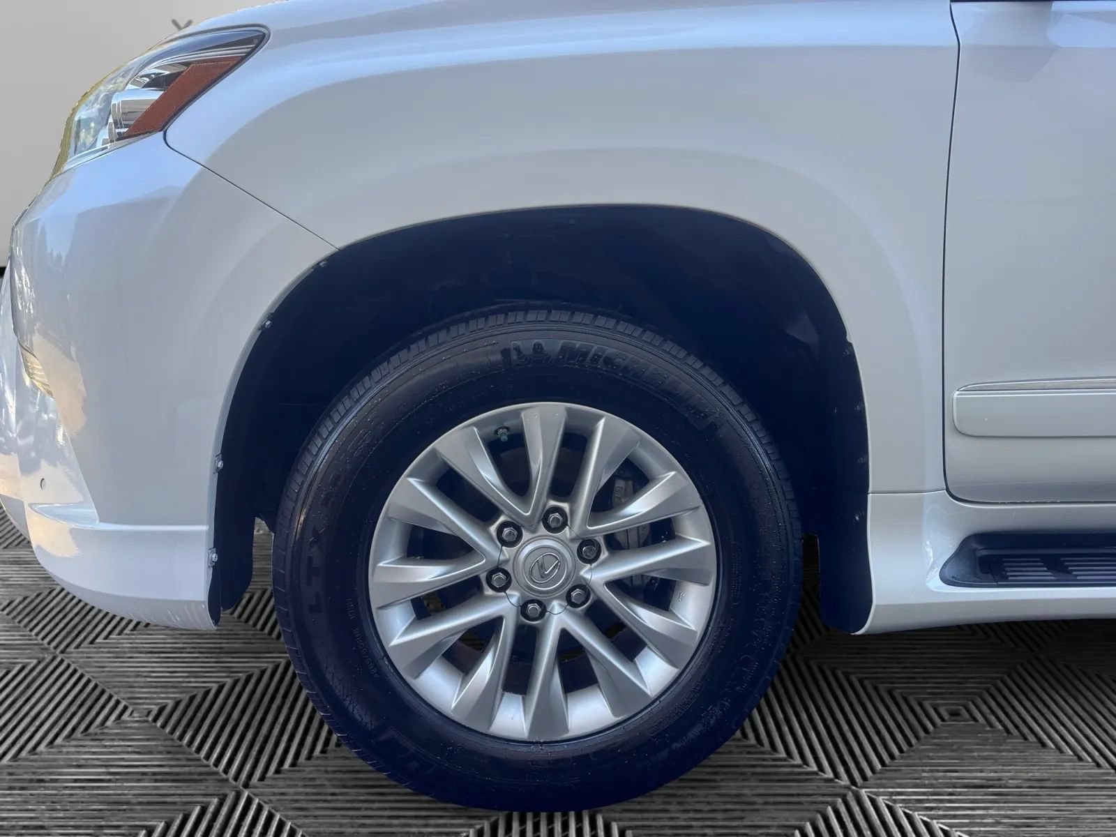 Used 2016 Lexus GX 460 w/ Premium Package AWD/4WD image 9