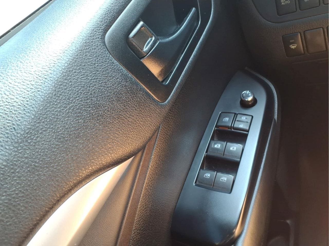 Used 2019 Toyota Highlander Plus FWD image 27