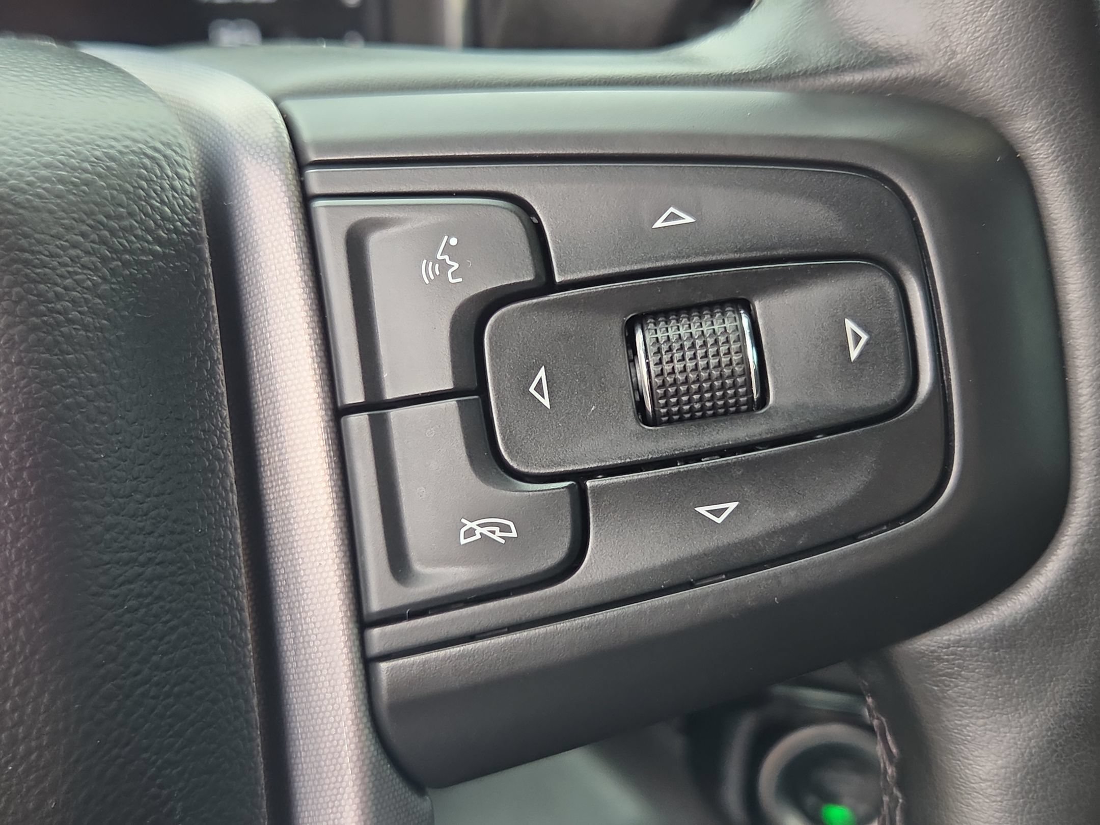 Used 2025 GMC Sierra 1500 SLT AWD/4WD image 21