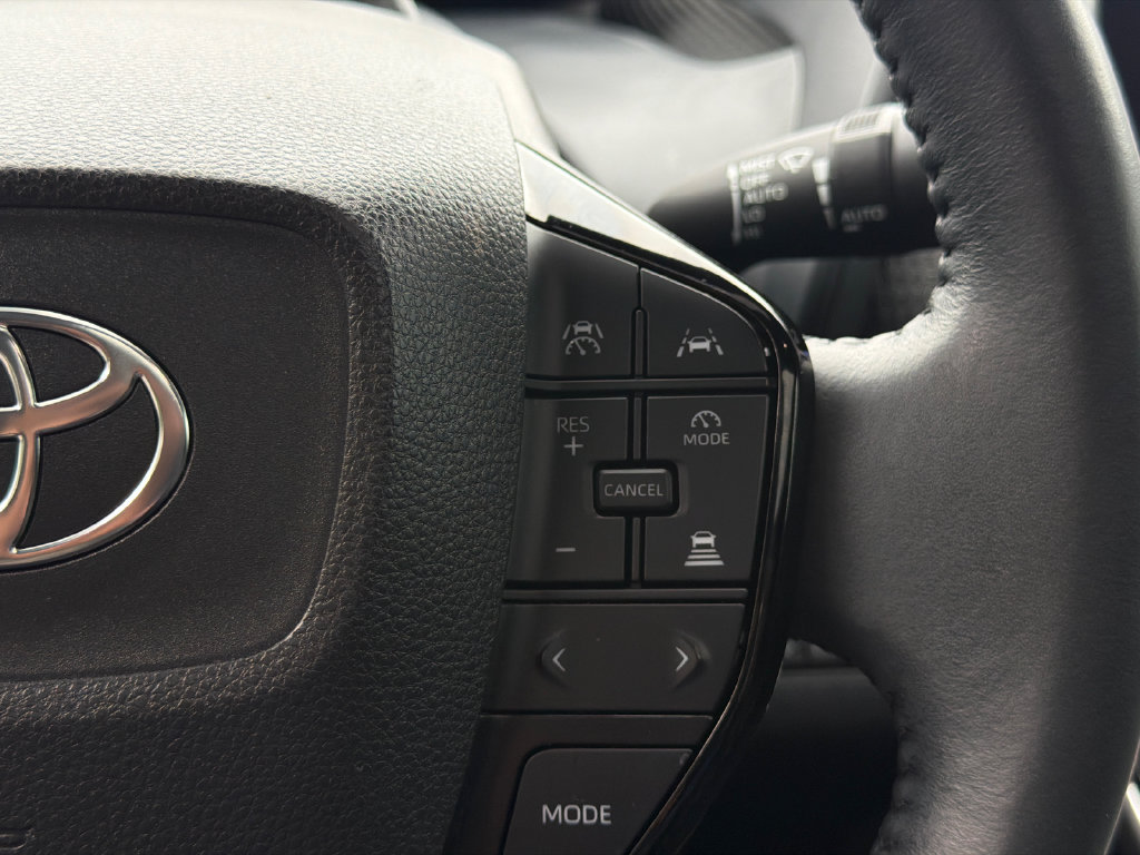 Used 2024 Toyota bZ4X FWD image 30