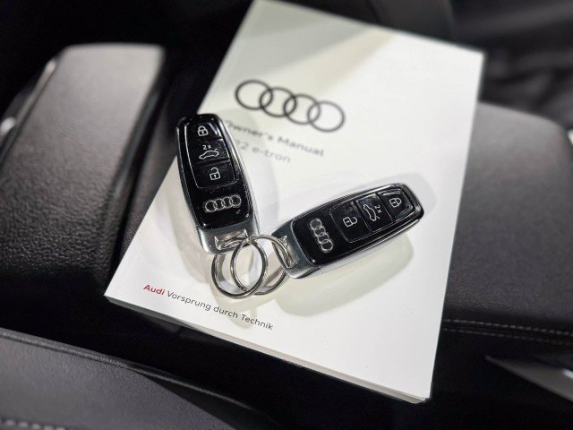 Used 2022 Audi e-tron Premium w/ Convenience Plus Package image 48