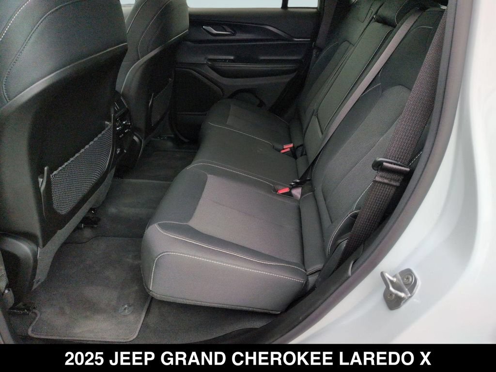Used 2025 Jeep Grand Cherokee Laredo X AWD/4WD image 17