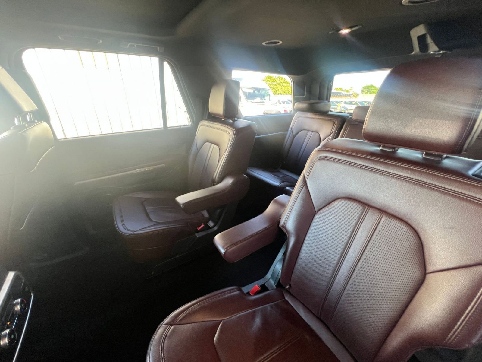 Used 2024 Ford Expedition Limited image 25