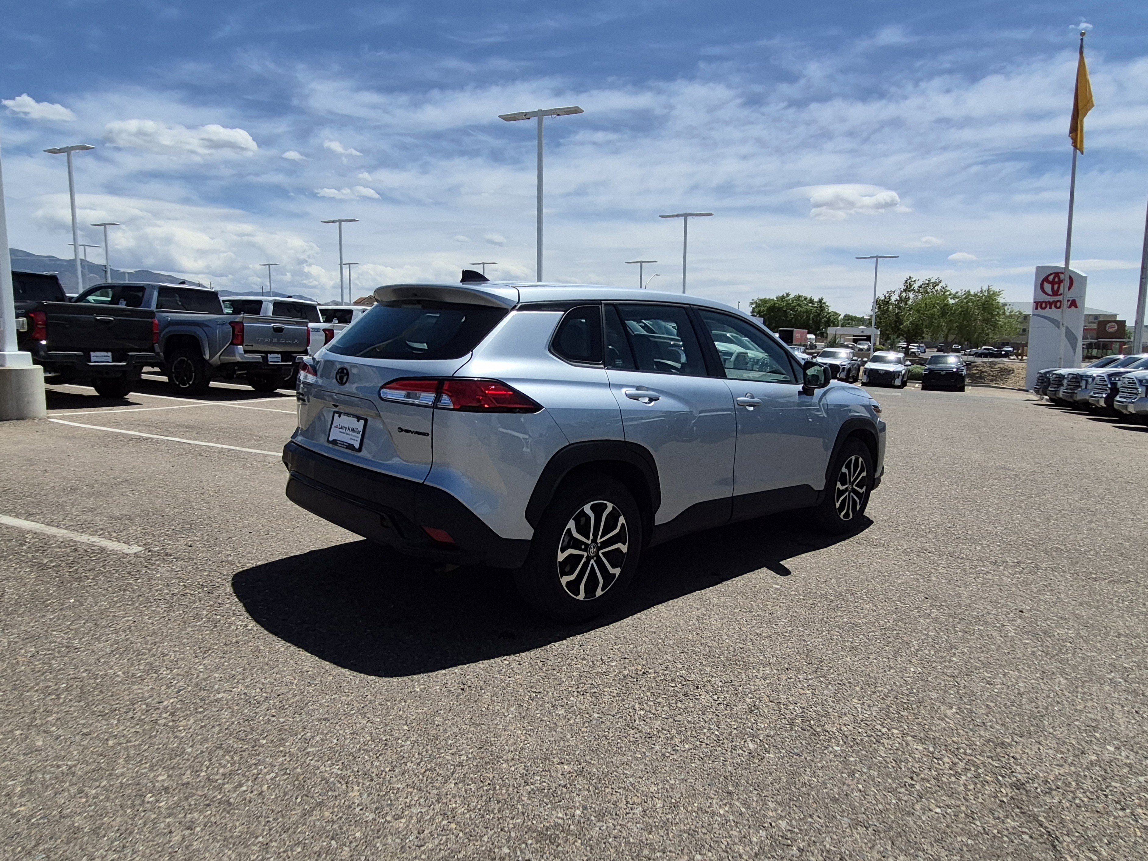 Used 2025 Toyota Corolla Cross AWD Hybrid image 5