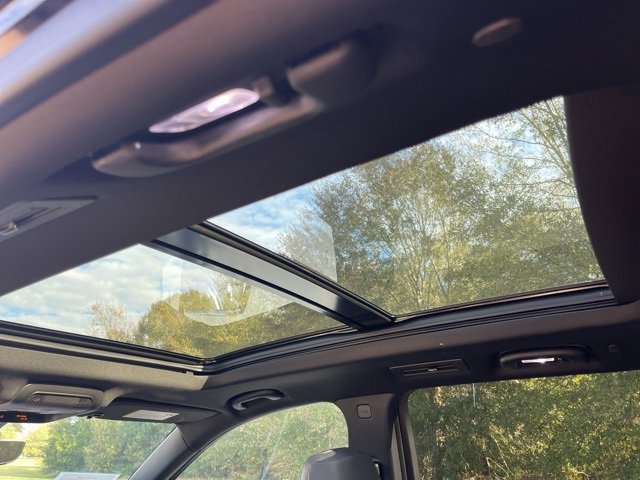 Used 2024 Cadillac XT6 Sport w/ Technology Package image 39