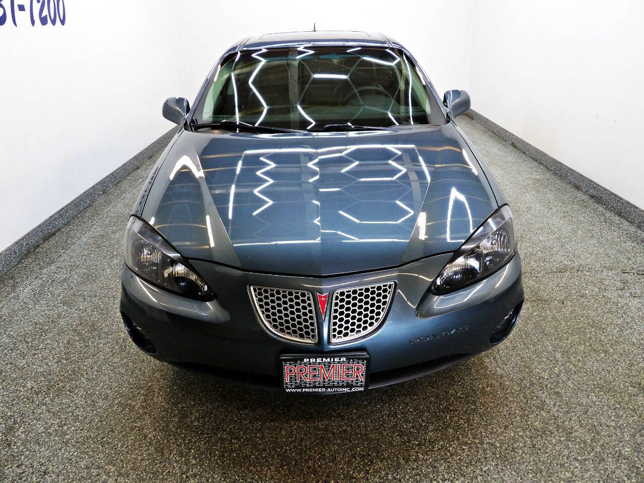 Used 2006 Pontiac Grand Prix GT w/ Sun And Sound Package FWD image 2
