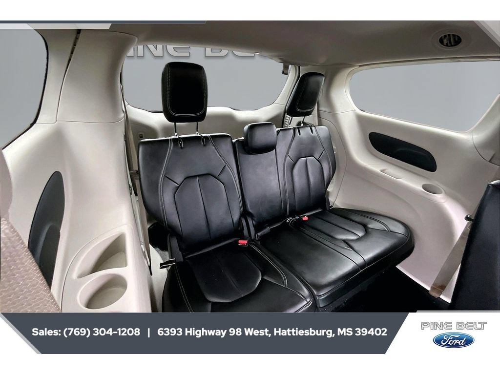 Used 2023 Chrysler Pacifica Touring-L FWD image 22