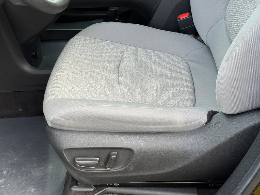 Used 2025 Toyota Sienna LE FWD image 22