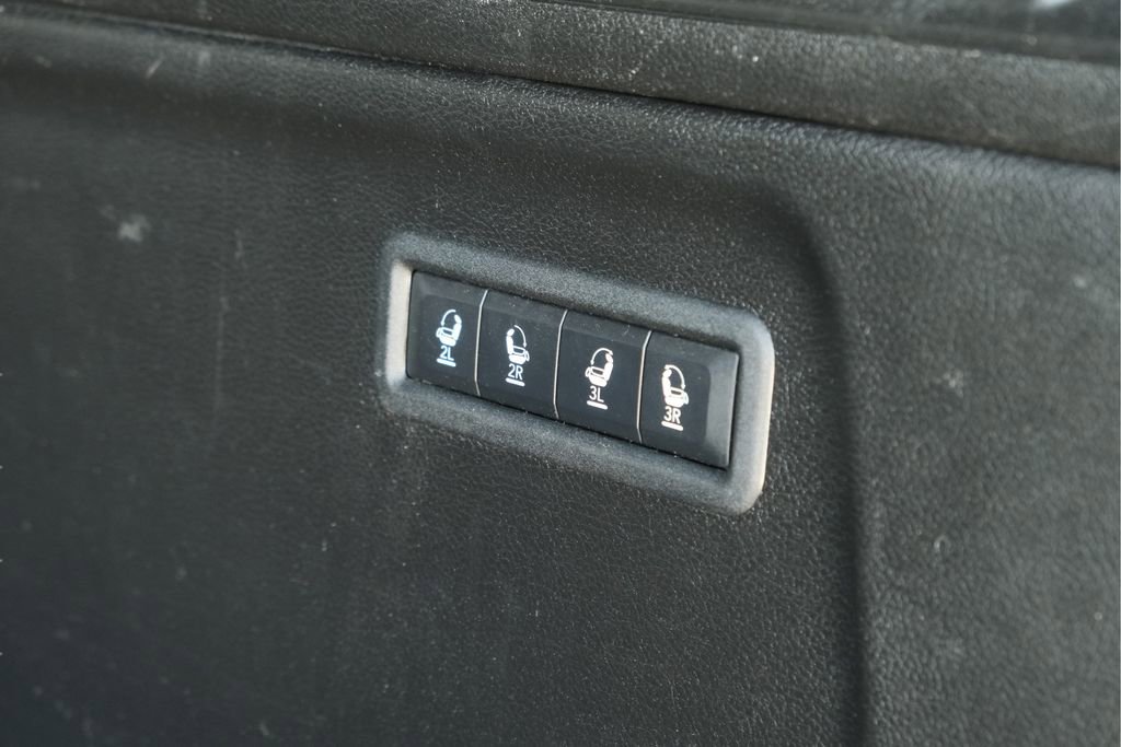 Used 2024 Jeep Wagoneer L Series II RWD image 41