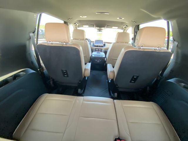 Used 2024 Chevrolet Suburban Premier AWD/4WD image 18