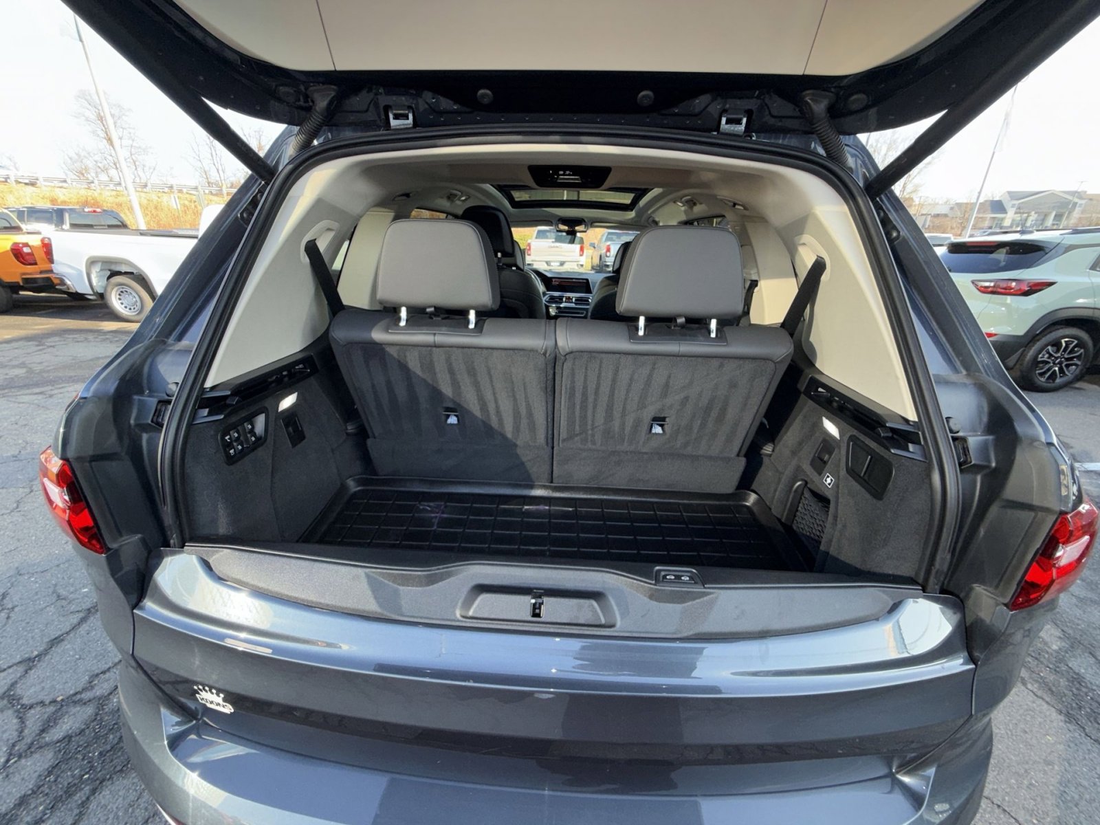Used 2022 BMW X7 xDrive40i w/ Executive Package image 27