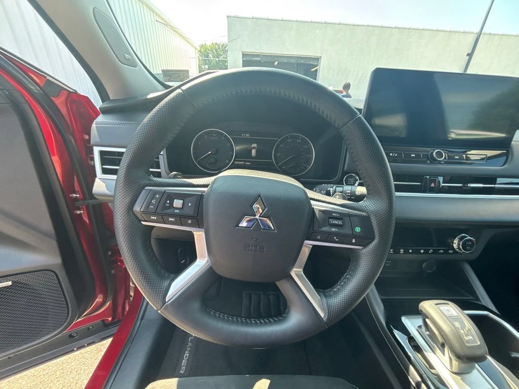 Used 2025 Mitsubishi Outlander SE AWD/4WD image 12