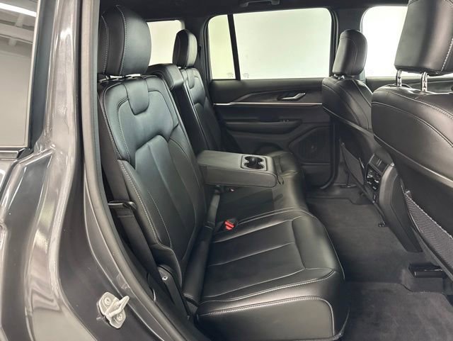 Used 2025 Jeep Grand Cherokee Limited w/ Black Appearance Package AWD/4WD image 30