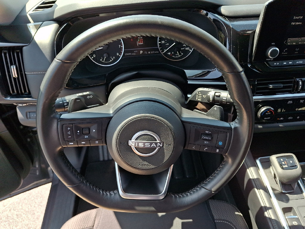 Used 2025 Nissan Pathfinder SV AWD/4WD image 18