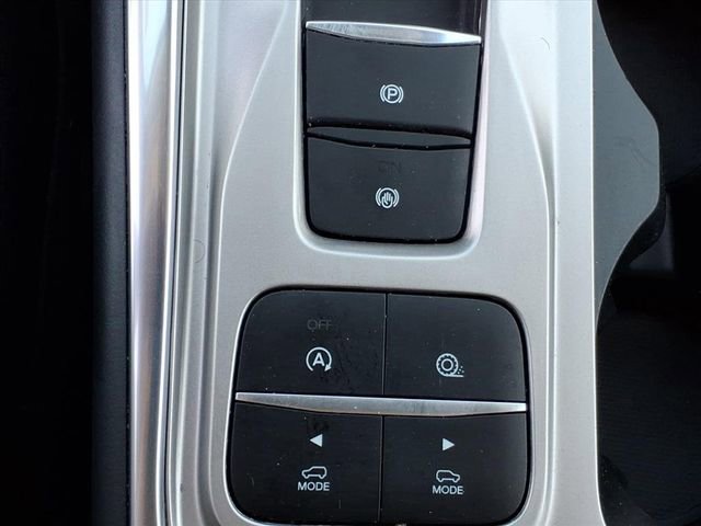 Used 2020 Ford Explorer XLT w/ Equipment Group 202A image 9