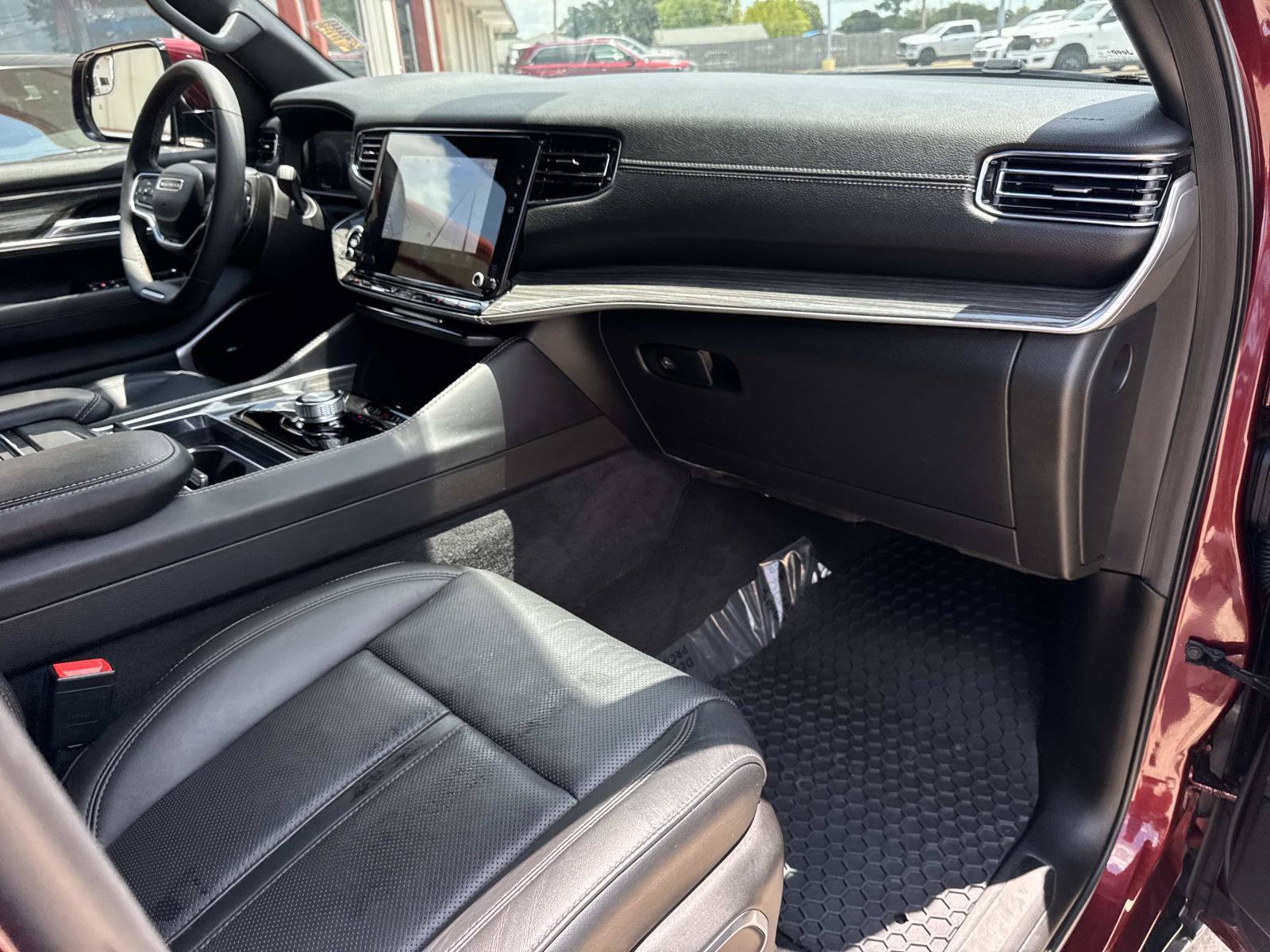 Used 2022 Jeep Wagoneer Series II RWD image 12