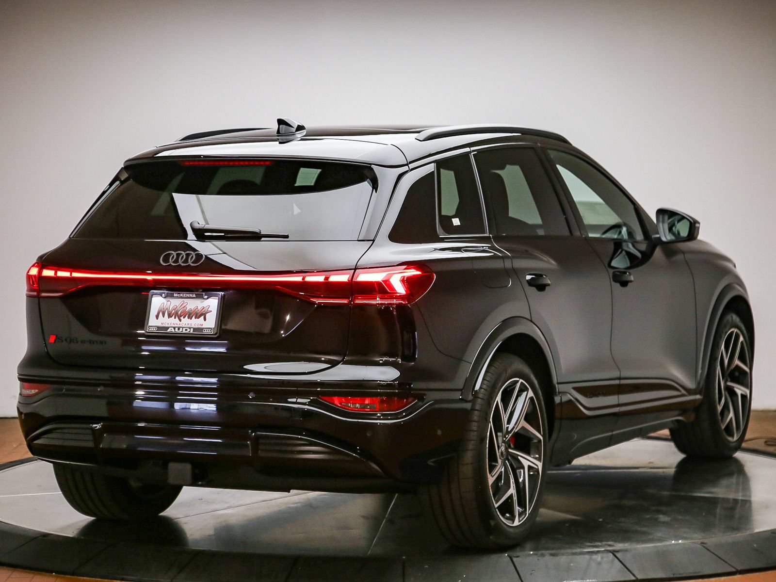New 2027 Audi SQ6 e-tron Premium Plus AWD/4WD image 6