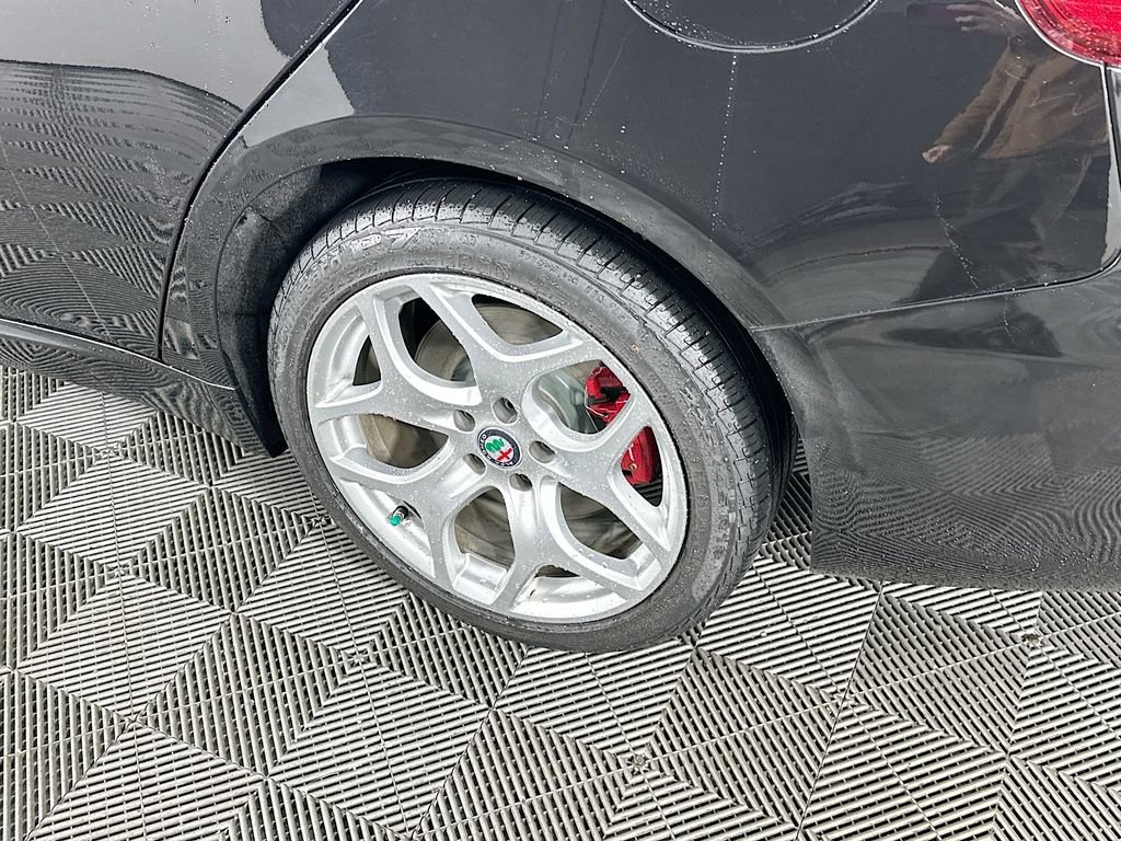 Used 2020 Alfa Romeo Giulia Ti w/ Active Blind Spot Package image 38