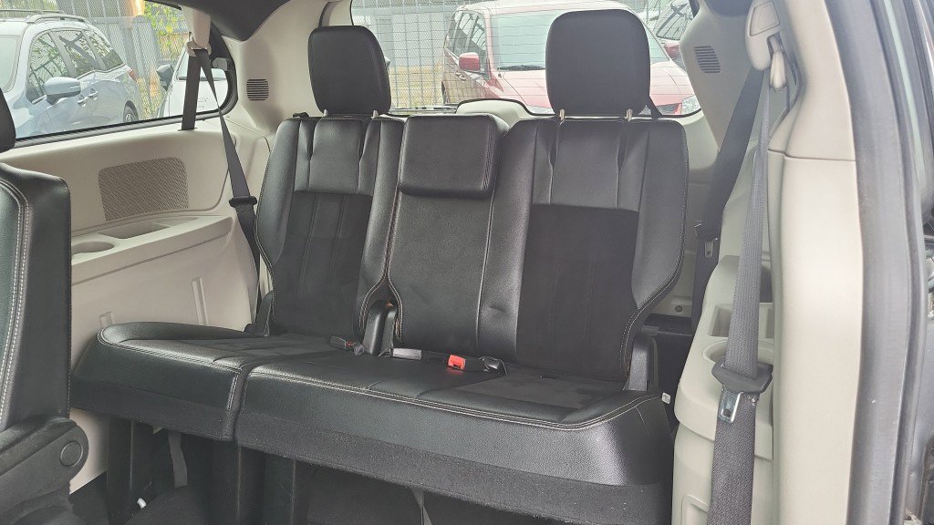 Used 2018 Dodge Grand Caravan SXT image 23