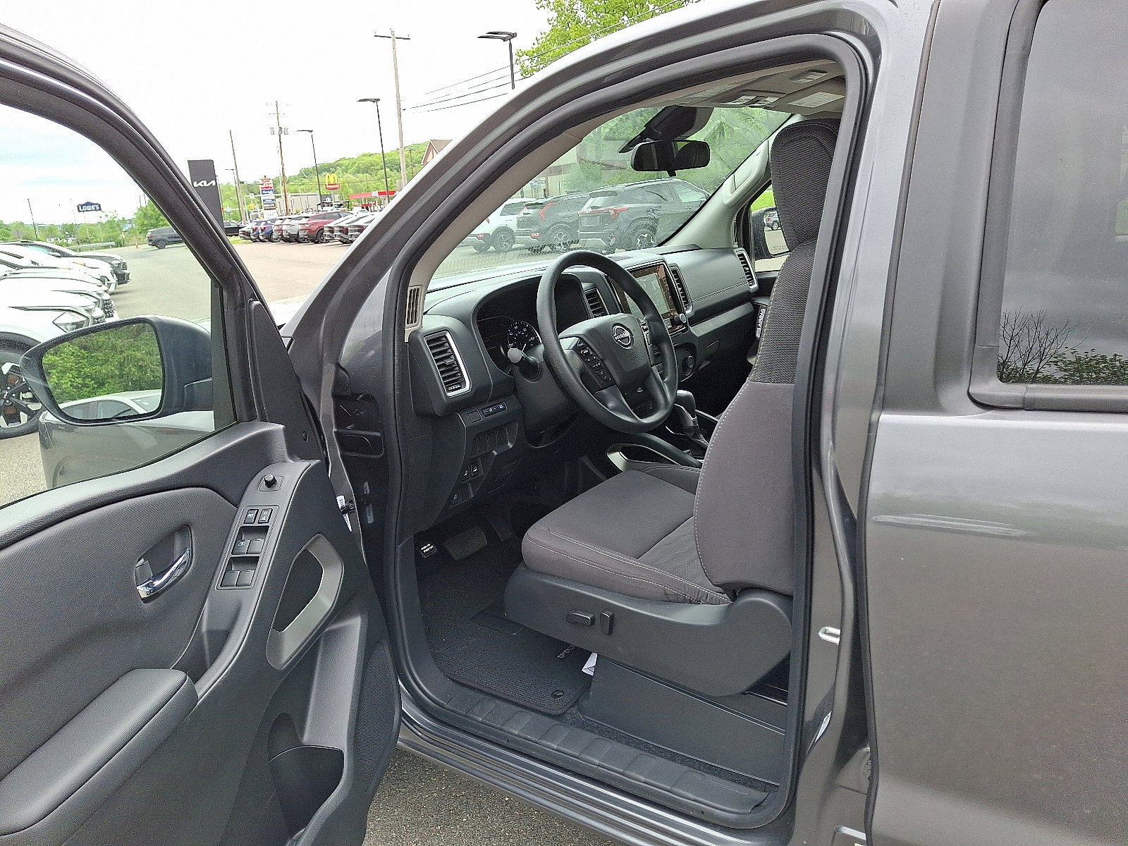 Used 2023 Nissan Frontier SV w/ Tow Package image 13