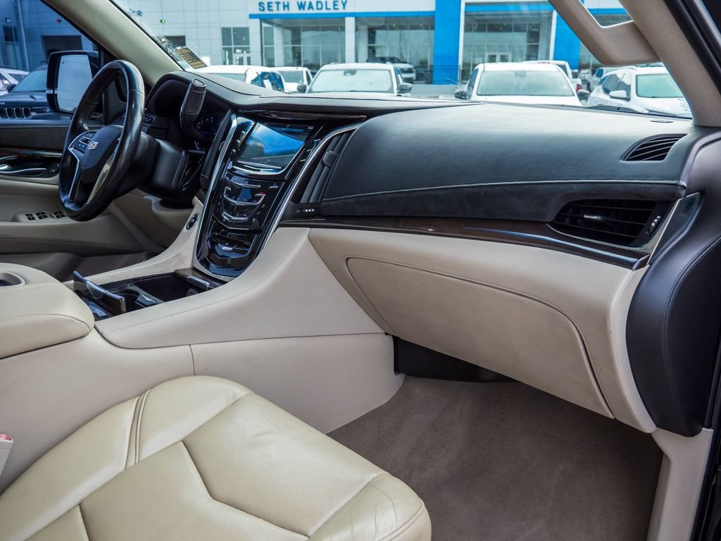 Used 2018 Cadillac Escalade Luxury RWD image 18
