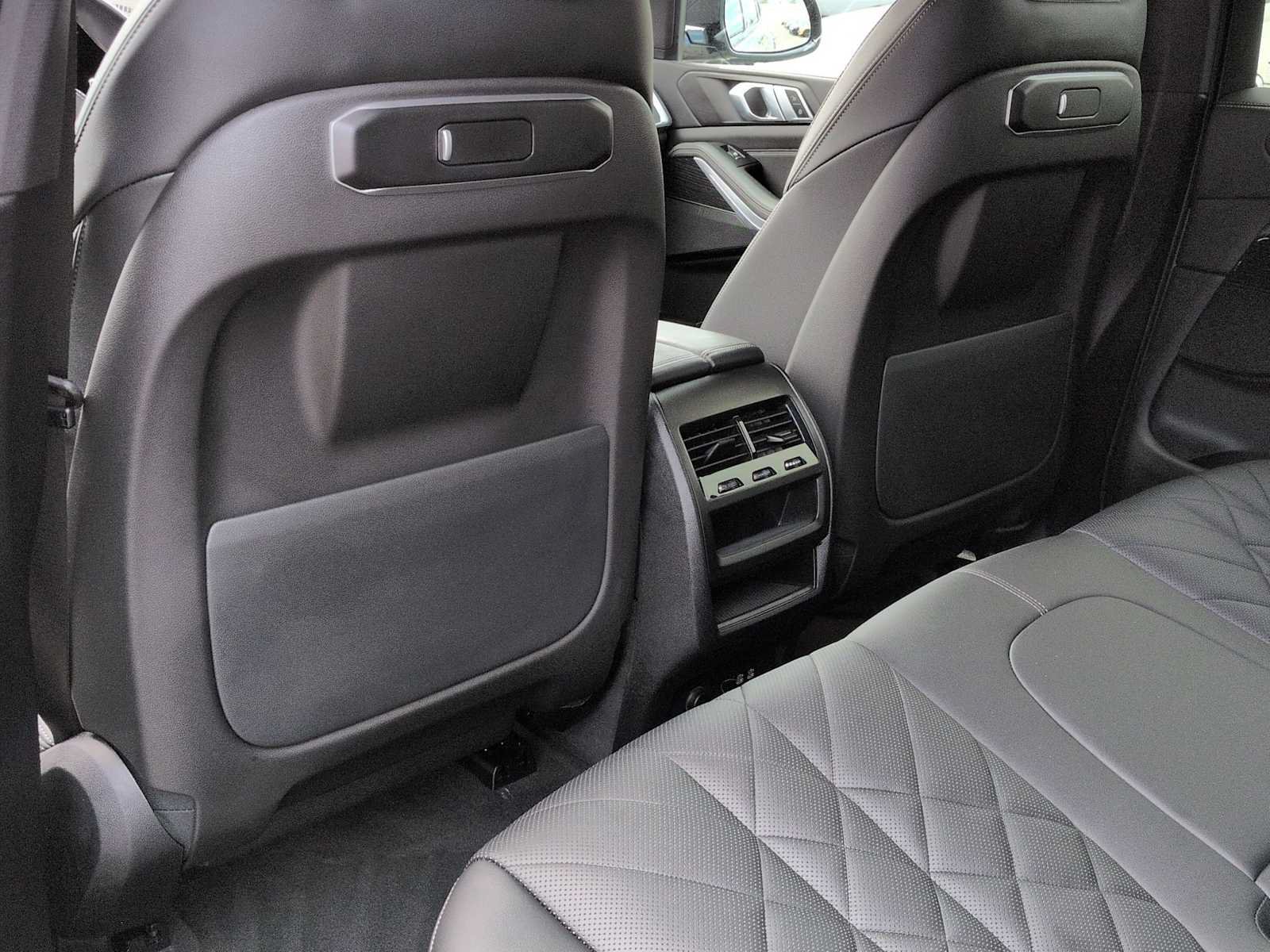 Used 2024 BMW X5 xDrive40i w/ M Sport Package AWD/4WD image 19