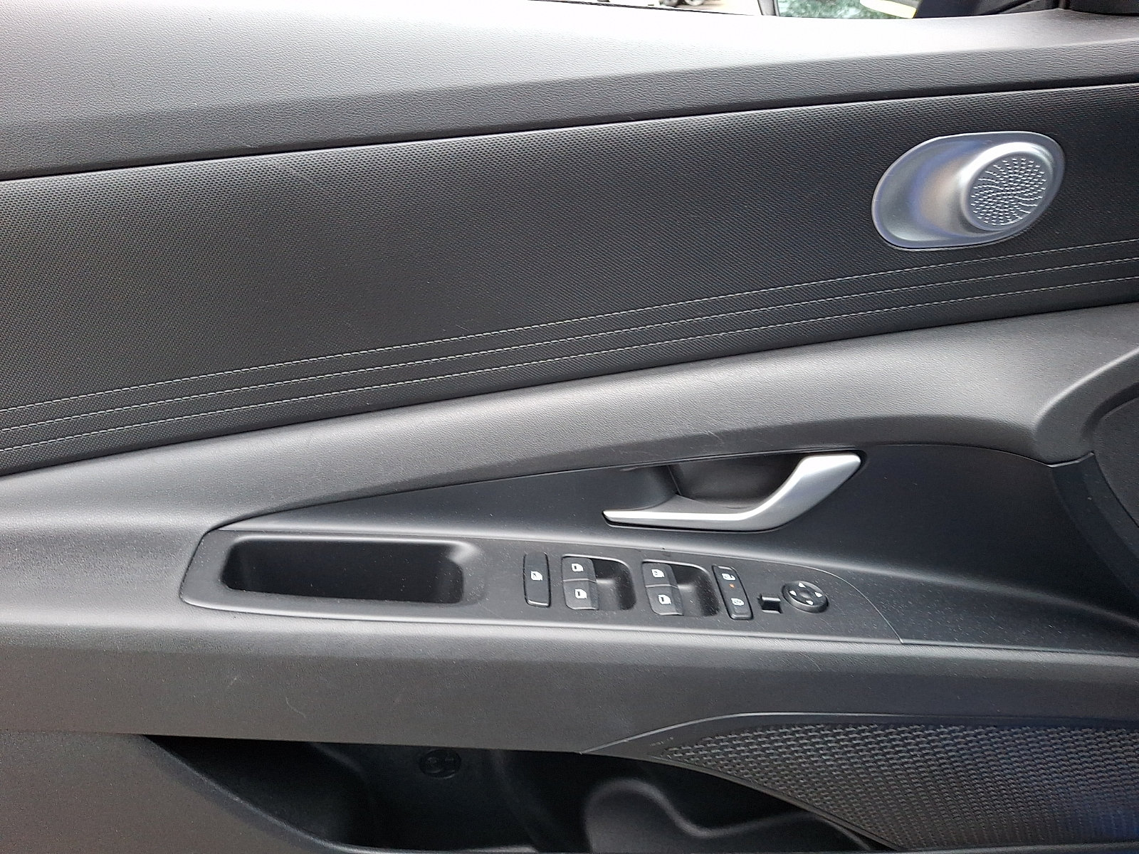 Used 2024 Hyundai Elantra SEL FWD image 13