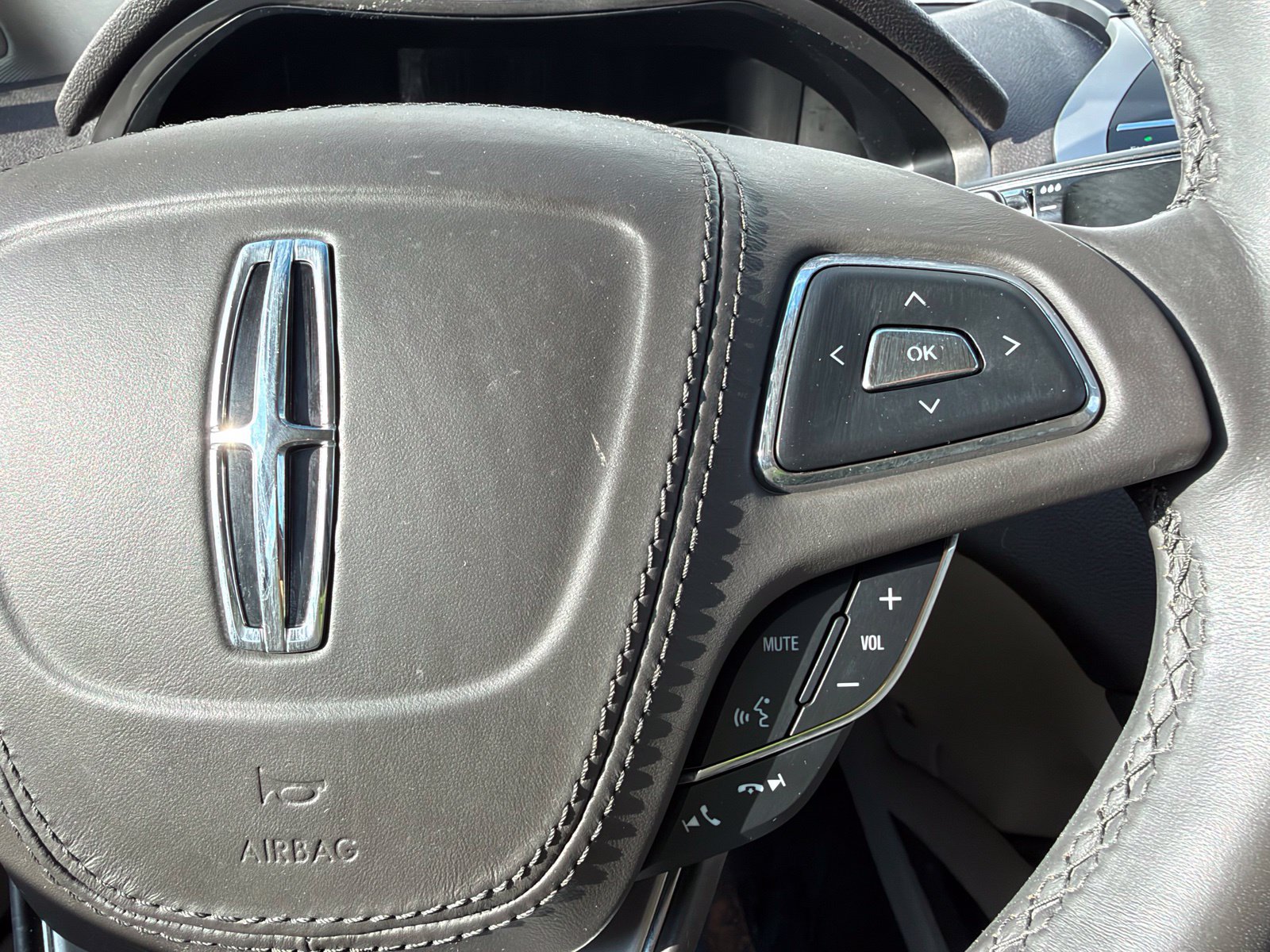 Used 2019 Lincoln MKZ Premiere AWD/4WD image 16