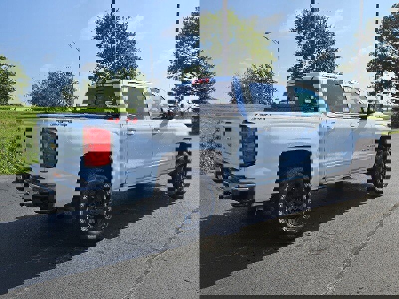 Used 2018 Chevrolet Silverado 1500 LT w/ All Star Edition AWD/4WD image 10