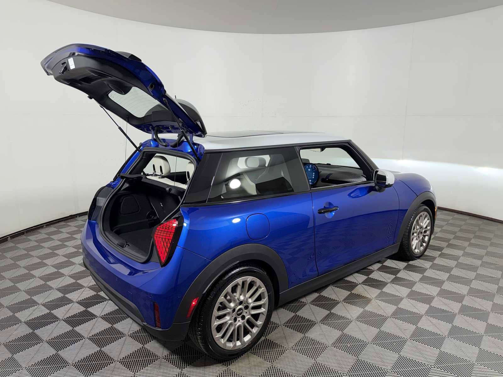 Certified 2025 MINI Cooper S image 23