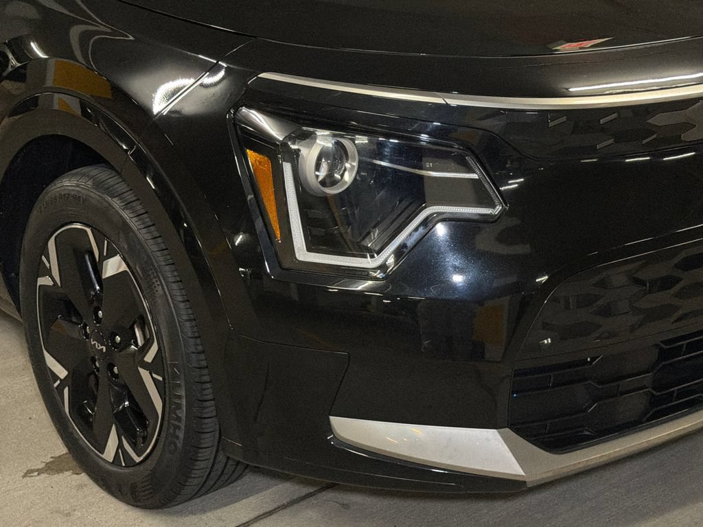 Certified 2023 Kia Niro Wind w/ Wind Preserve Package FWD image 11