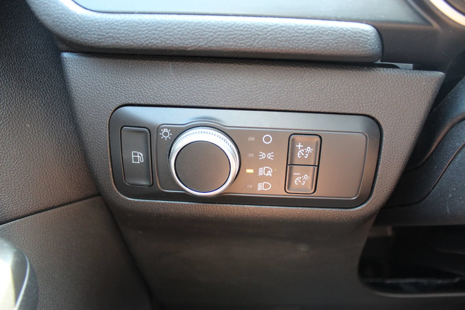 Used 2020 Ford Escape SE Sport FWD image 23