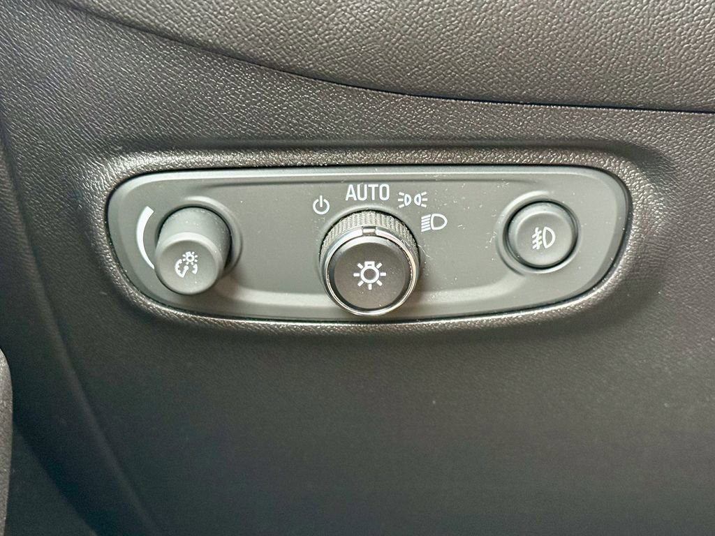 Used 2018 Chevrolet Equinox Premier image 19