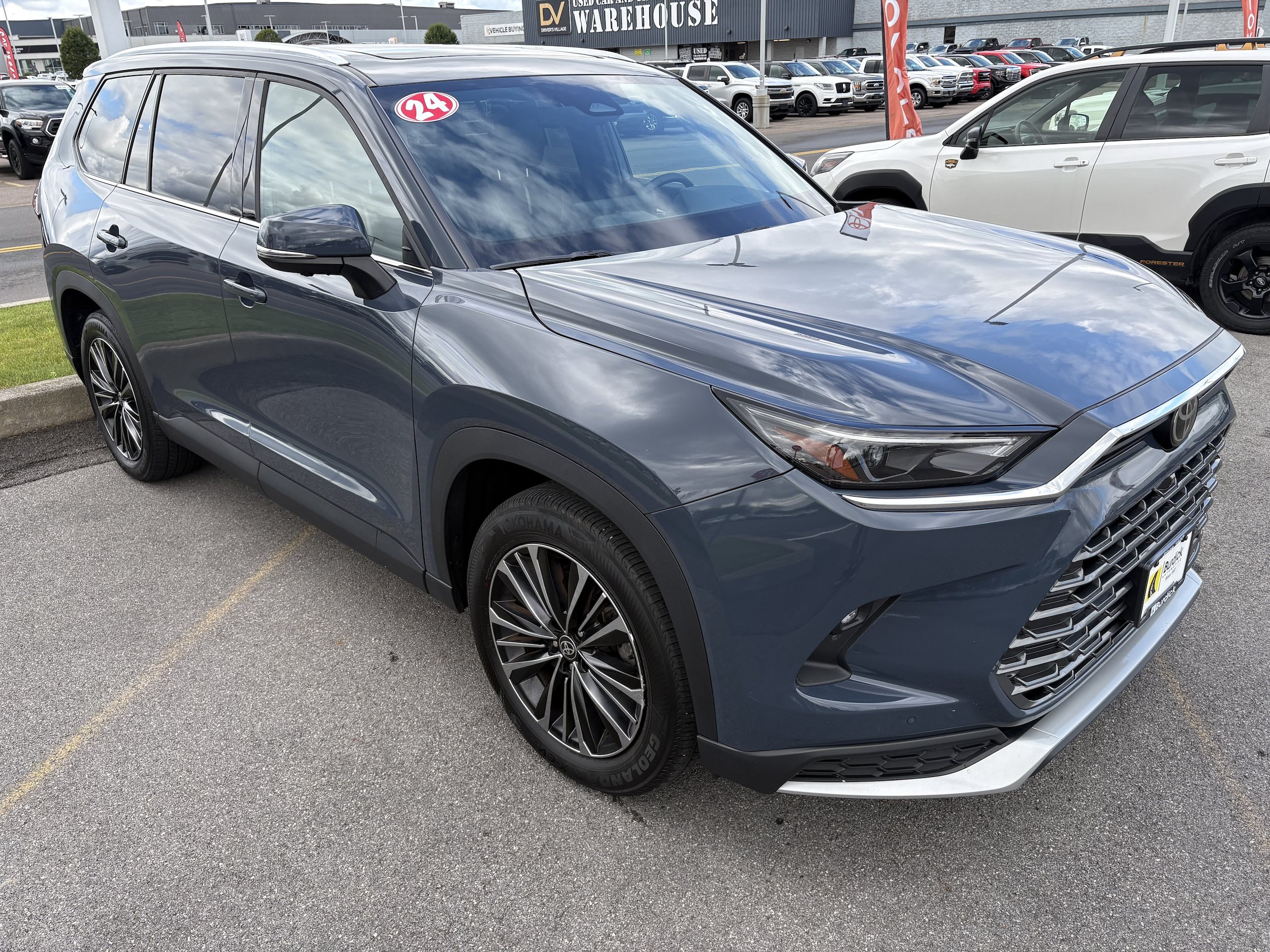Used 2024 Toyota Grand Highlander AWD Hybrid image 2